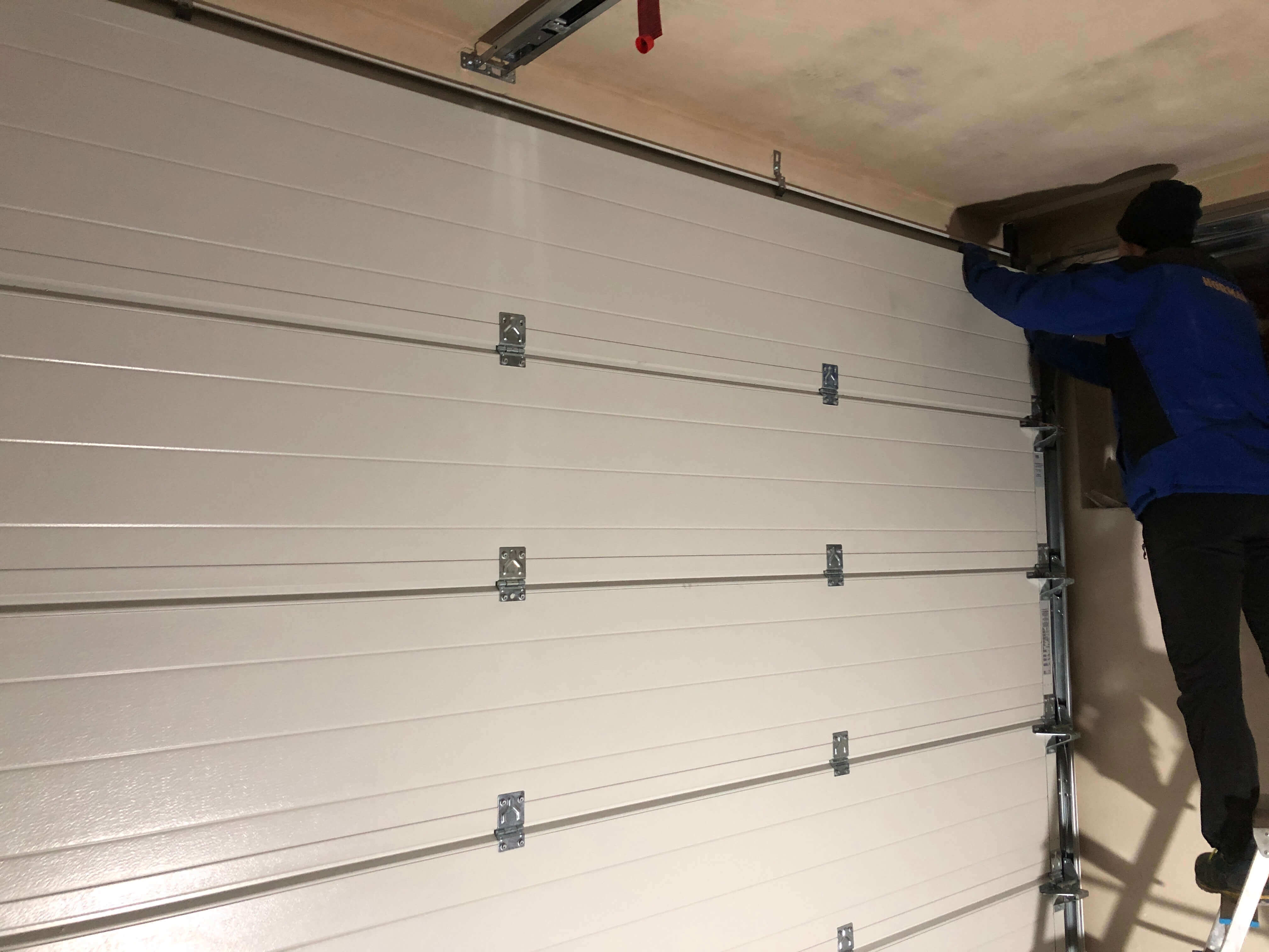 Jak przygotować otwór pod bramę garażową?